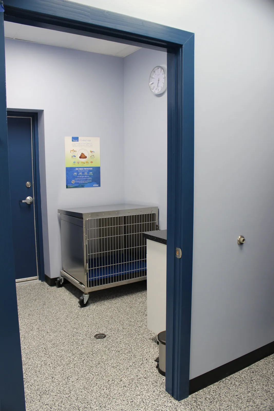 Recovery area with mobile stainless steel kennel on wheels